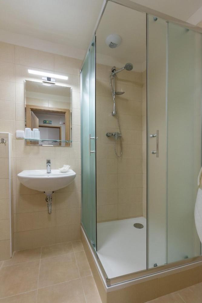 Hotel Ungar 斯维塔维 外观 照片