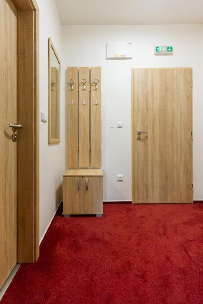 Hotel Ungar 斯维塔维 外观 照片